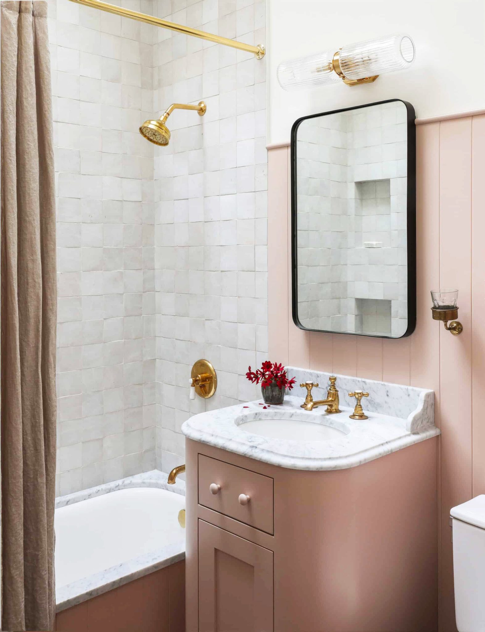 The Best 16 Small Bathroom Trends 2024 That Are RuleBreaking